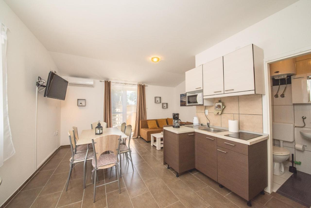 Apartmani Manita Paklenica 셀리네 외부 사진
