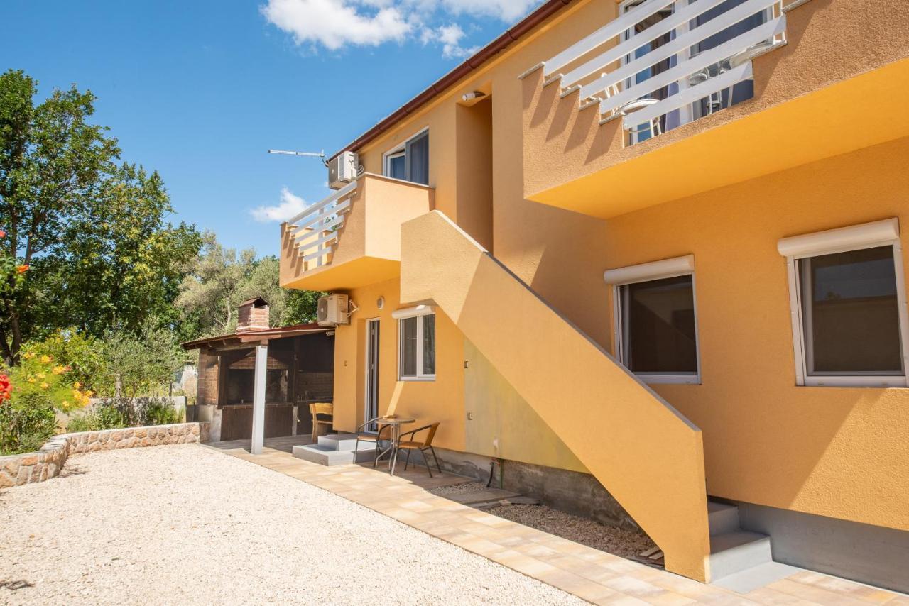 Apartmani Manita Paklenica 셀리네 외부 사진