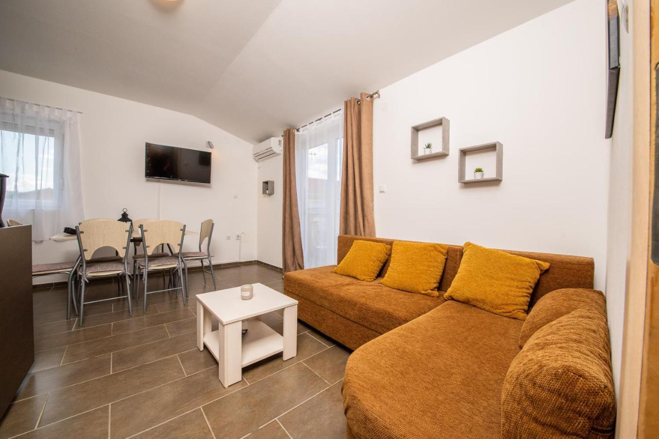 Apartmani Manita Paklenica 셀리네 외부 사진