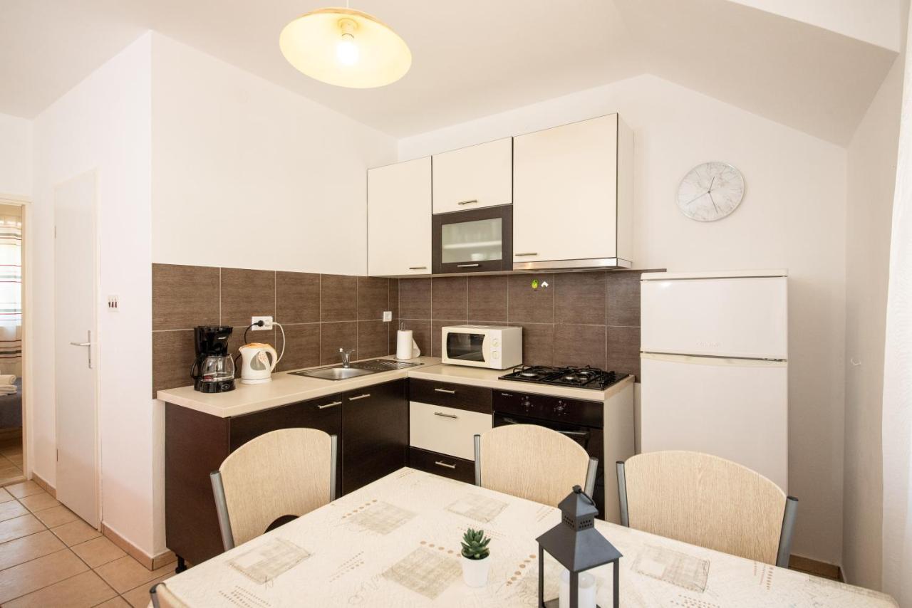 Apartmani Manita Paklenica 셀리네 외부 사진
